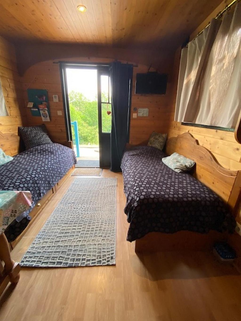 Le Domaine Des Droles De Dames Guest House Buding Exterior photo